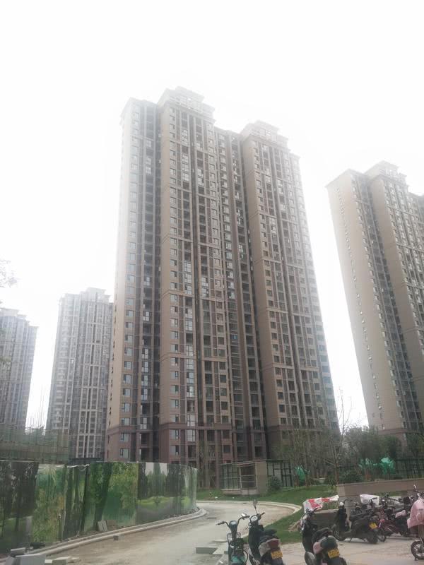 鄭州一樓盤延期交房11個(gè)月,違約金沒給完就不給了?開發(fā)商回應(yīng)